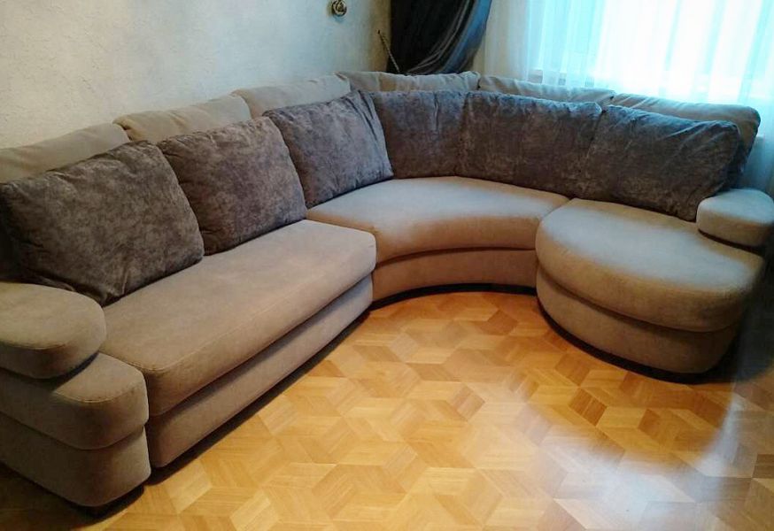 угловой диван с закругленной оттоманкой в Королёве