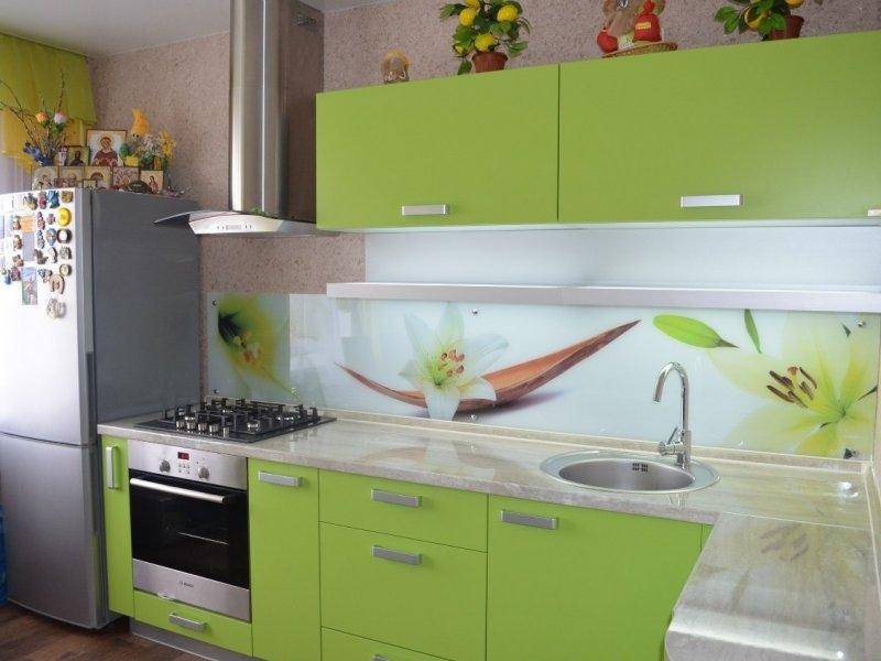 угловая зеленая кухня в Королёве