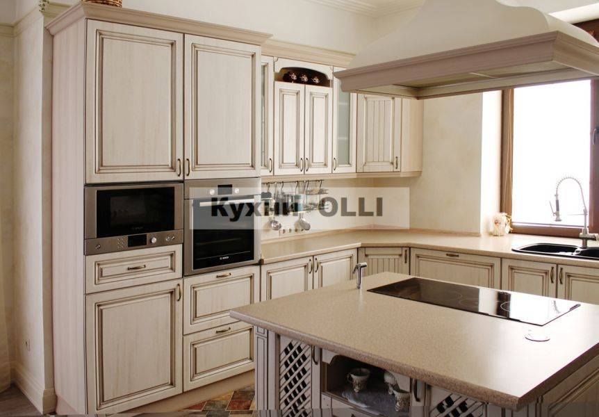 угловая кухня с островом в Королёве