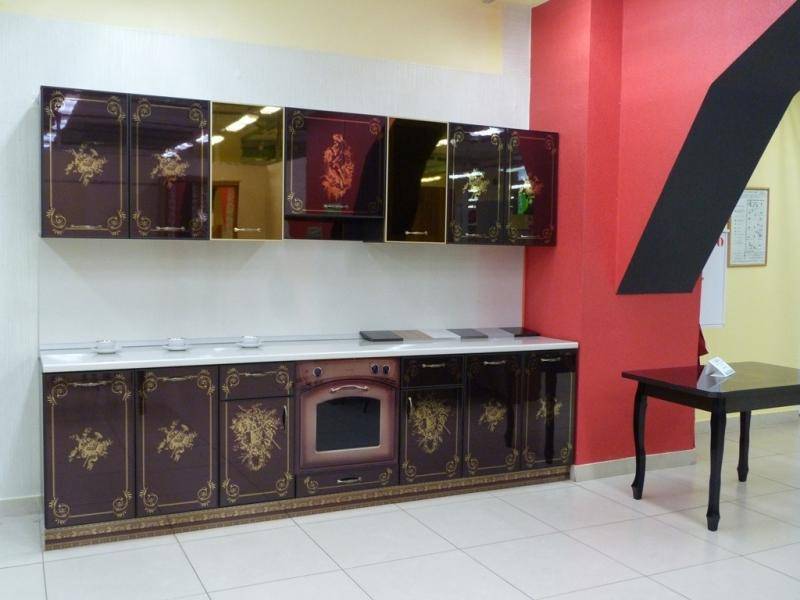кухня прямая с рисунком из золота в Королёве