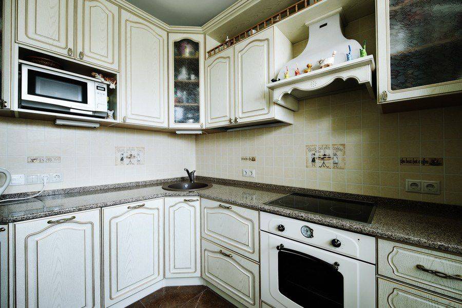 угловая кухня с патиной в Королёве