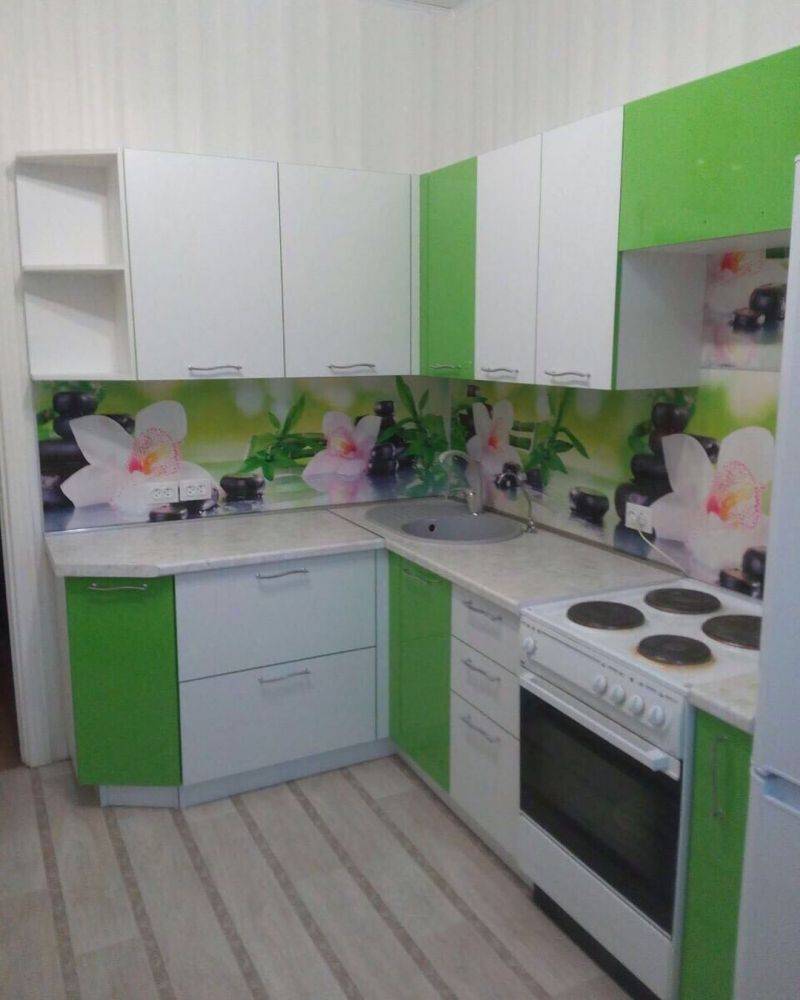 небольшая угловая кухня в Королёве