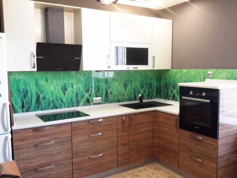 угловая кухня современная в Королёве