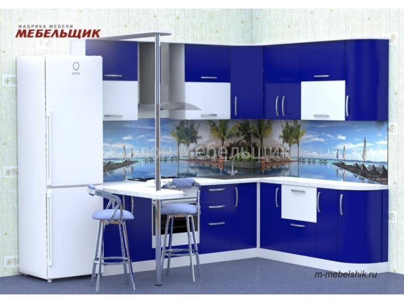 синяя кухня с фасадами из пластика в Королёве