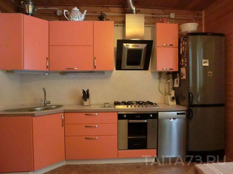 угловая кухня с матовыми фасадами в Королёве