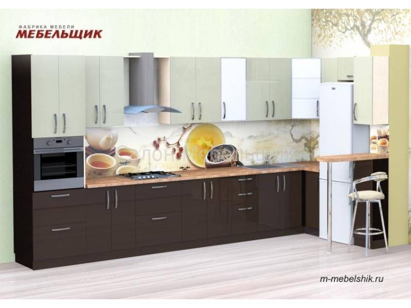 простая кухня с пластиковыми фасадами в Королёве