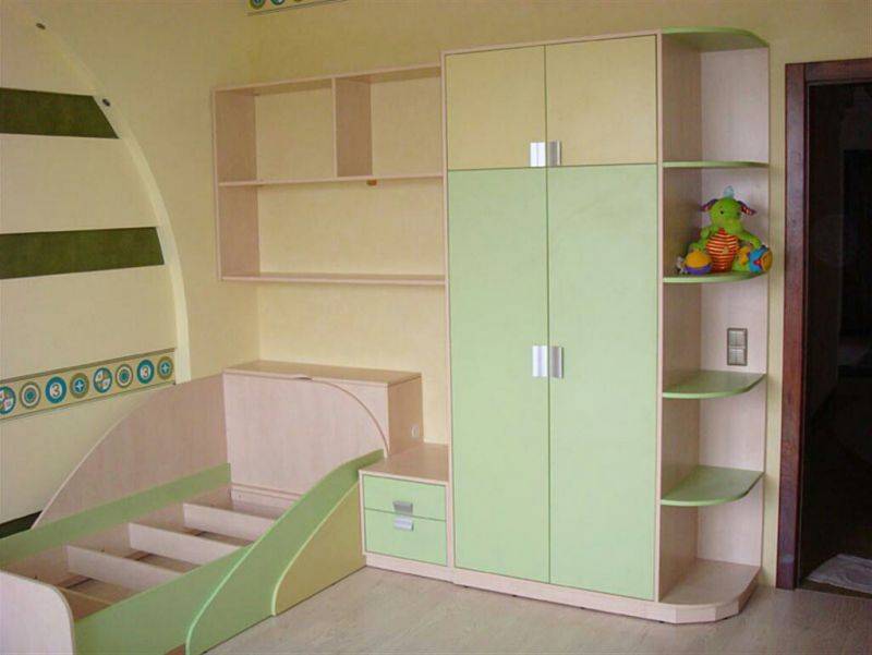 детская кровать и шкаф в Королёве