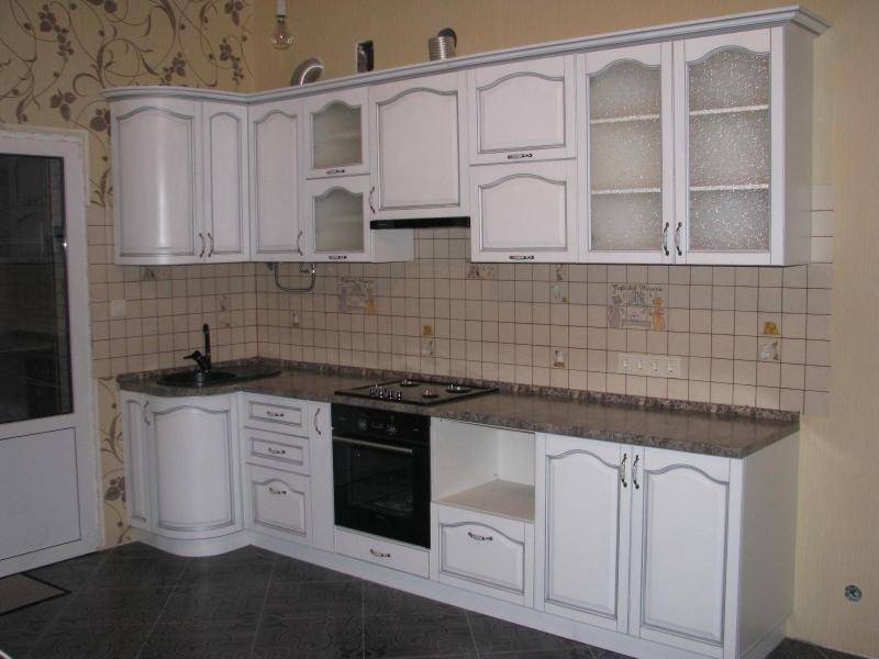 угловая классическая кухня в Королёве