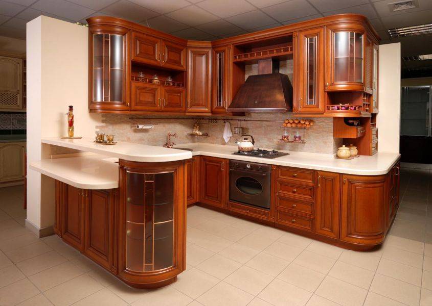 угловая кухня классика в Королёве