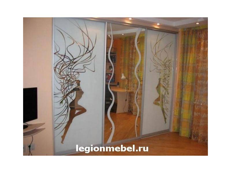 шкаф с матовыми стеклами в Королёве