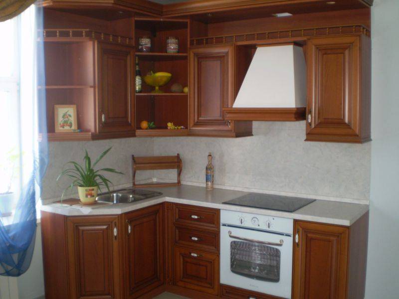 маленькая угловая кухня в Королёве