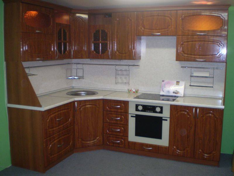 угловая небольшая кухня в Королёве