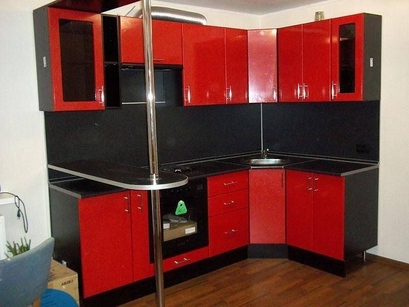 угловая красная кухня в Королёве