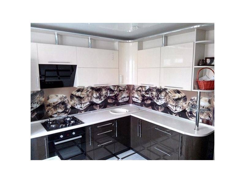 глянцевая угловая кухня в Королёве