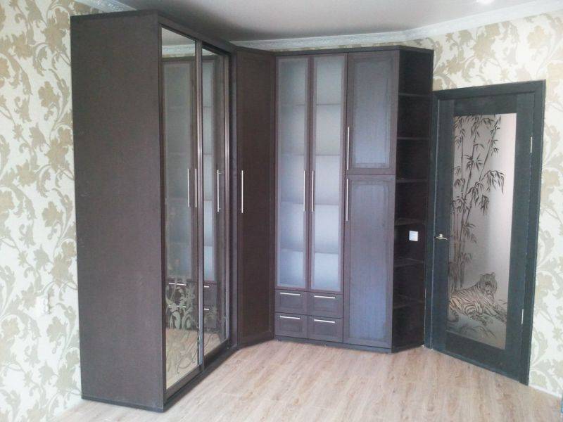 большой угловой шкаф в коридор в Королёве