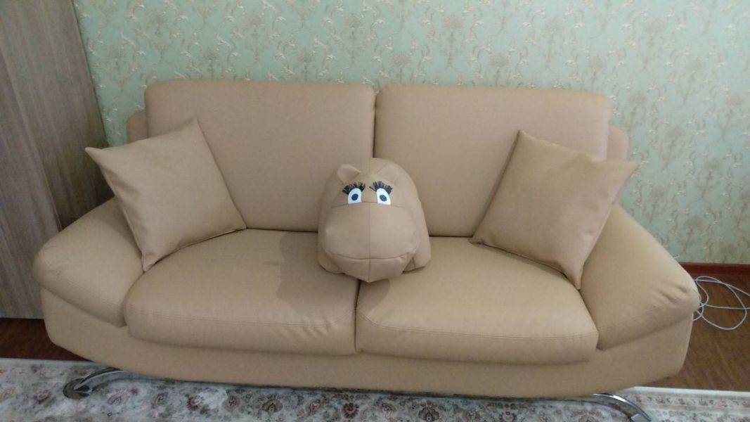 светлый прямой диван в Королёве