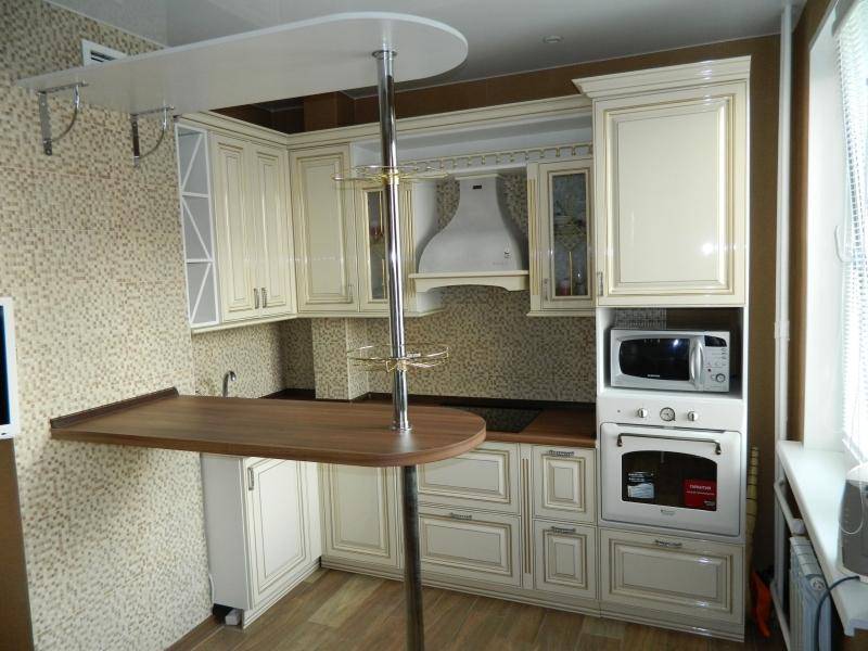 светлая угловая кухня в Королёве