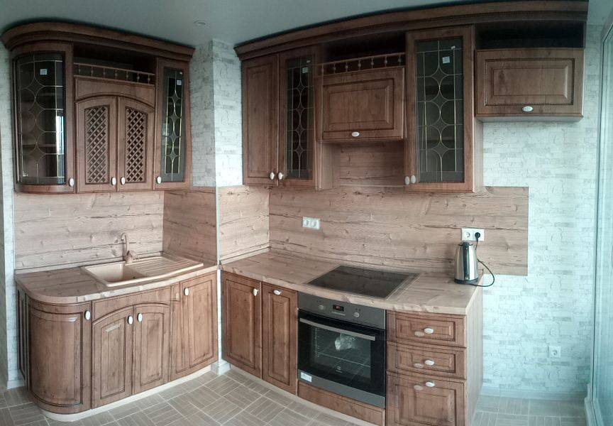 компактная кухня в классическом стиле в Королёве