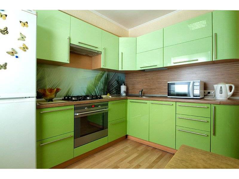 угловая зеленая кухня в Королёве
