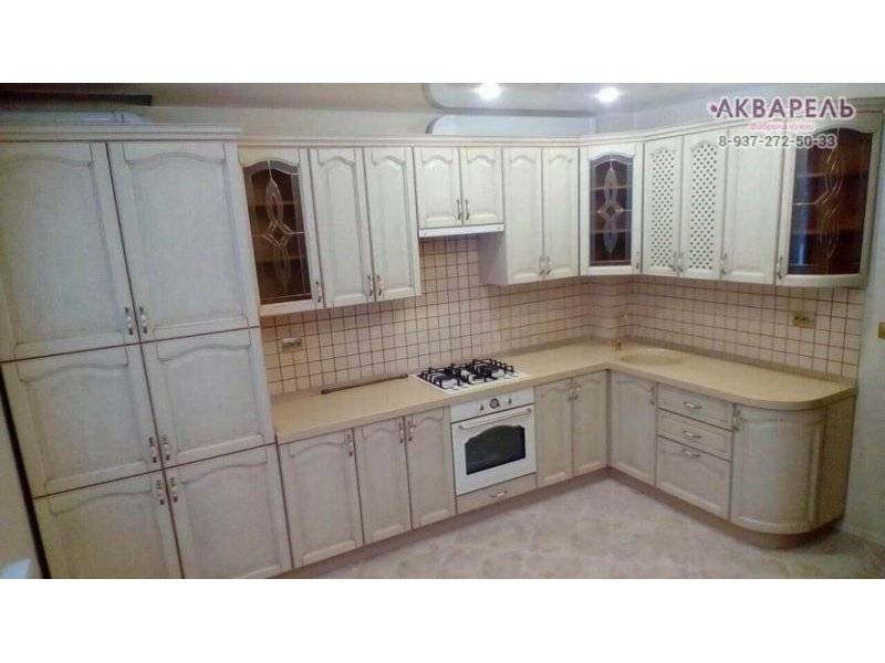 большая угловая кухня из масива в Королёве