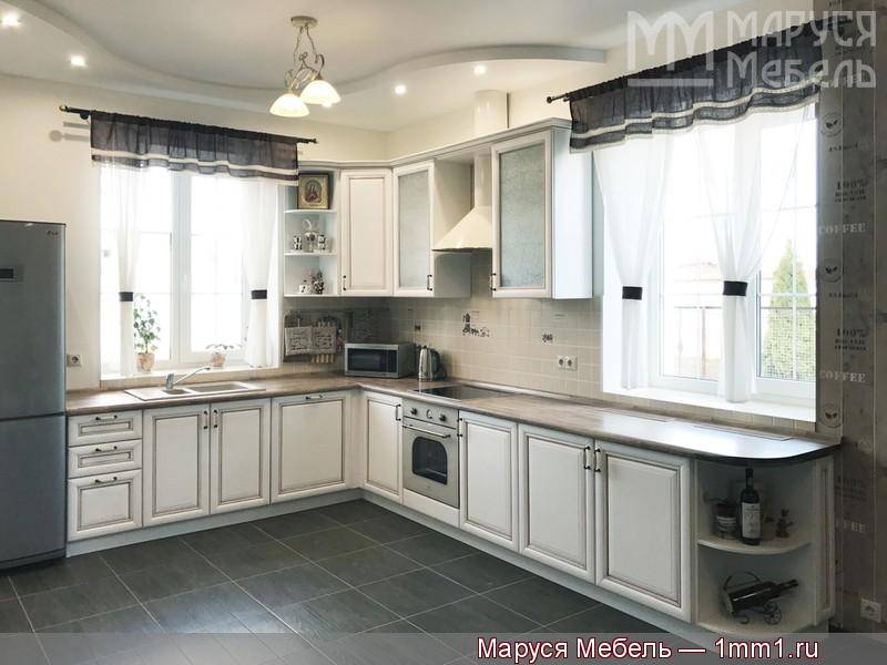 кухня с двумя окнами из массива нокта в Королёве