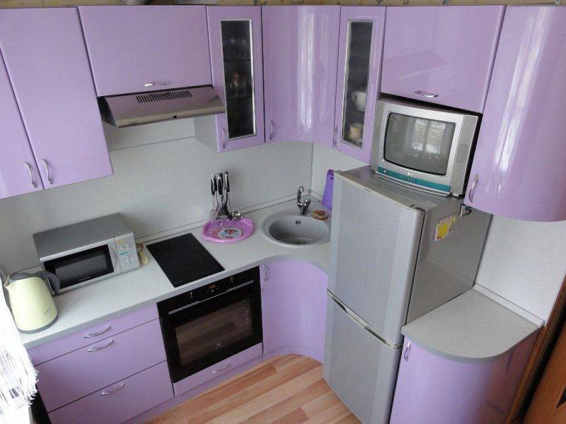 маленькая сиреневая кухня в Королёве