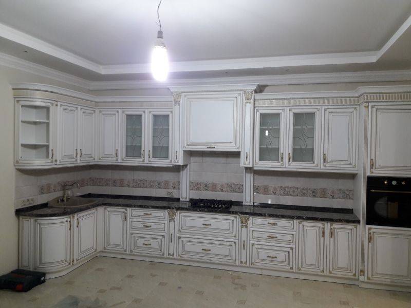 угловая кухня из дерева в Королёве