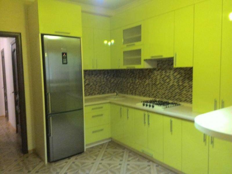 салатовая угловая кухня в Королёве