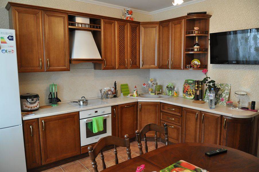 кухня с фасадом из массива ясеня т516 в Королёве