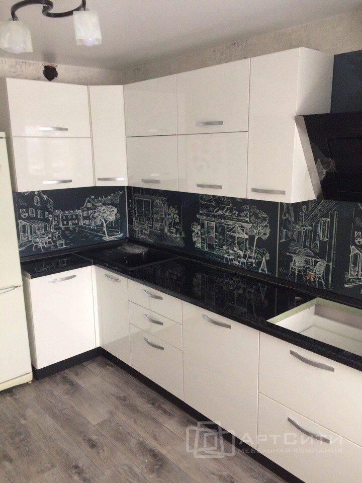 угловая глянцевая кухня в Королёве