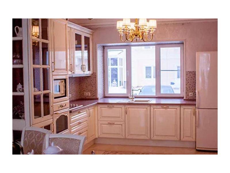 белая кухня из массива сосны в Королёве