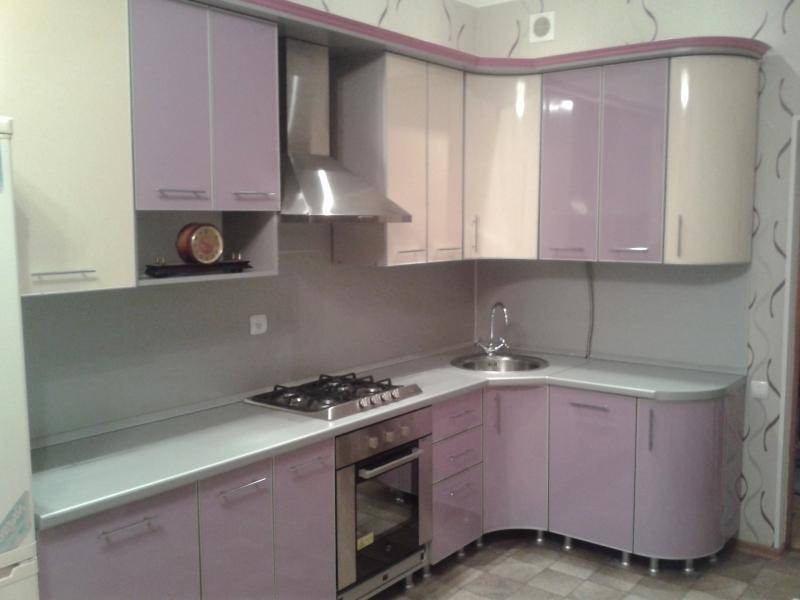 светлая кухня из пластика в Королёве